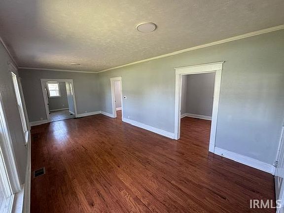 4th image of 924 S 26th St