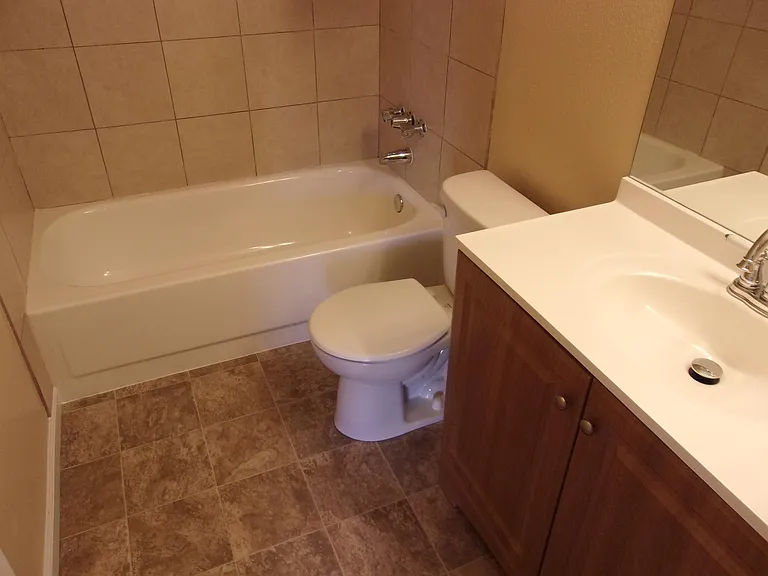 1138 Darby St — Photo 14