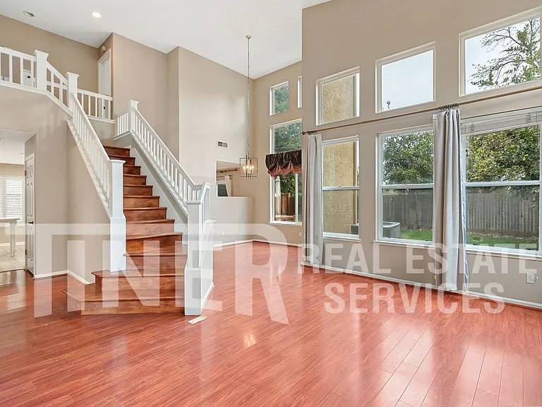 8276 Oakbark Ct — Photo 3