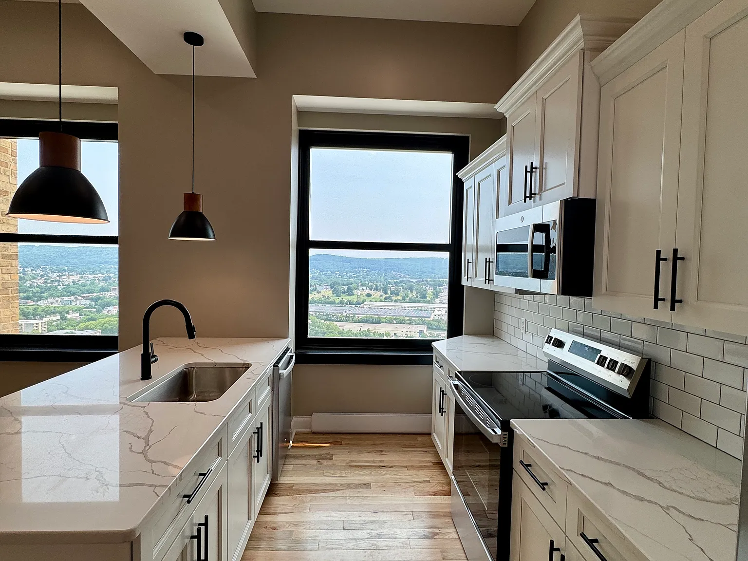 2 bed, 1045 sqft, $2,150 — Photo 2