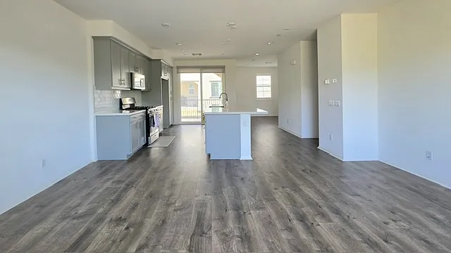 8141 Garden Park St — Photo 6