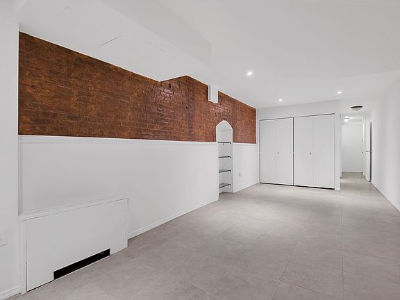 5th image of 215 W 84th St APT 129