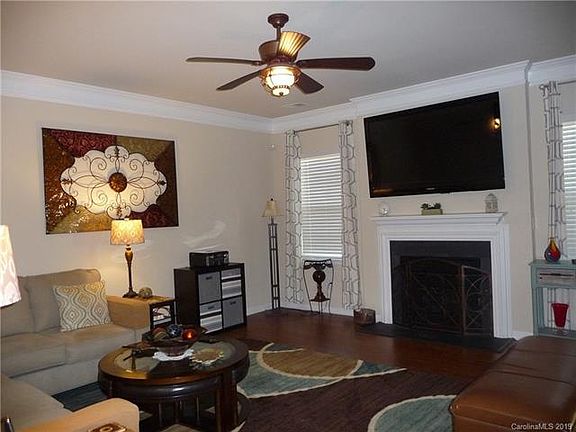5th image of 5849 McClintock Dr