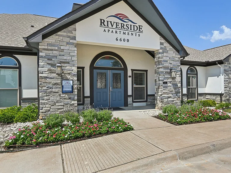 Riverside Apartments — Photo 12
