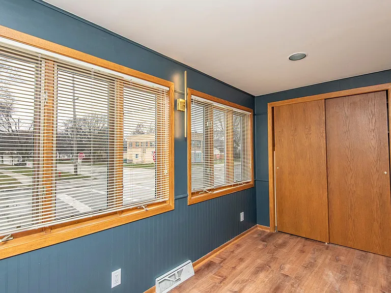 3500 S Clement Ave — Photo 10