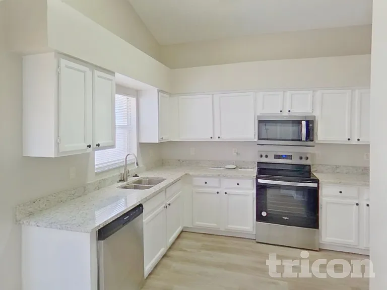 4726 Bloom Dr — Photo 5