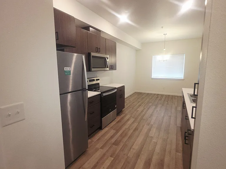100 N 5th St #B24 — Photo 6