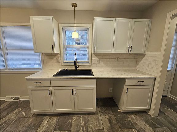 4th image of 109 SW Walnut St