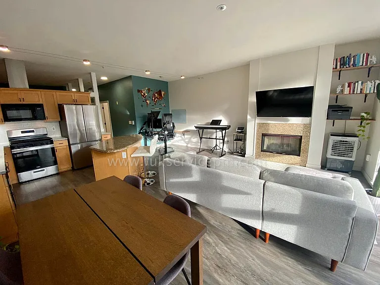 303 E Pike St #605 — Photo 10