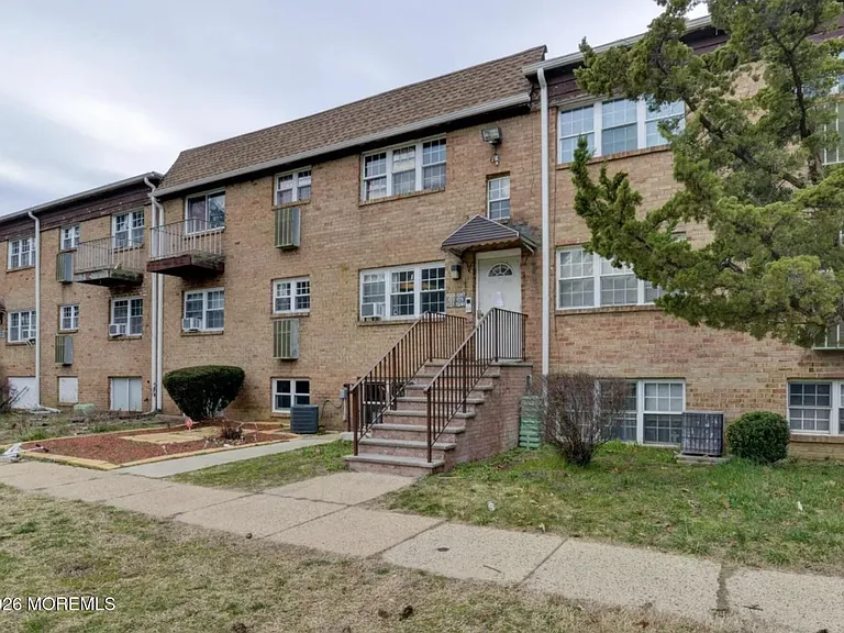124 College Dr #124 — Photo 2