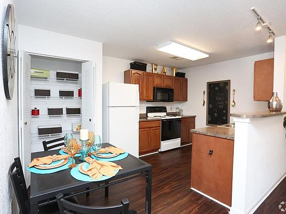 2nd image of 2426 Thoroughbred Dr APT 833B