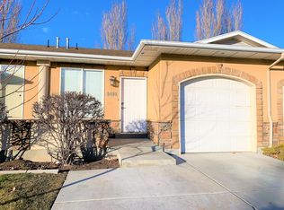 9498 S Hidden Point Dr, Sandy, UT 84070