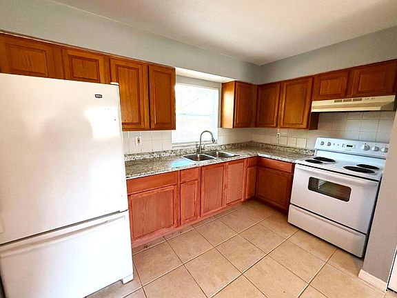 5th image of 3828 Lakeshore Dr APT A