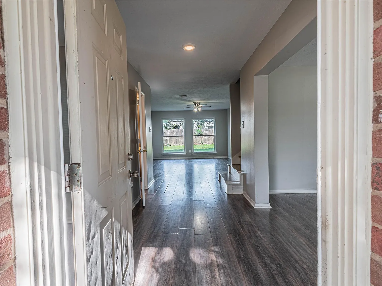 4 bed, 2.5 bath, 2579 sqft, $2,100 — Photo 2