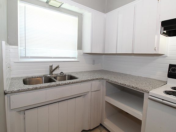4th image of 1303 Mulberry St