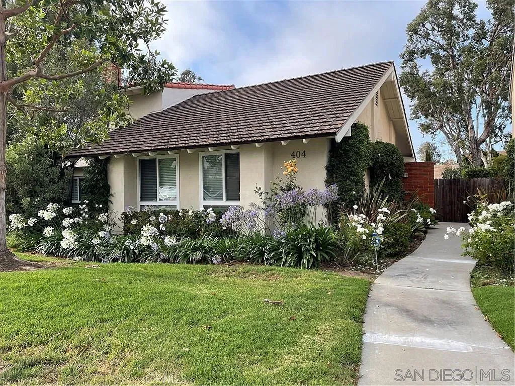 3 bed, 2.0 bath, 1368 sqft, $6,100 — Photo 1