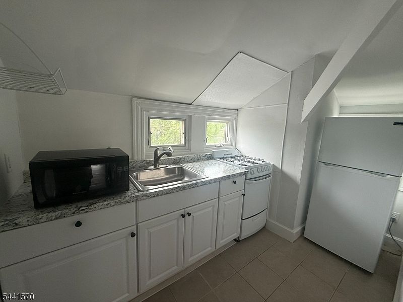 1st image of 206 Bellevue Ave Suite 3