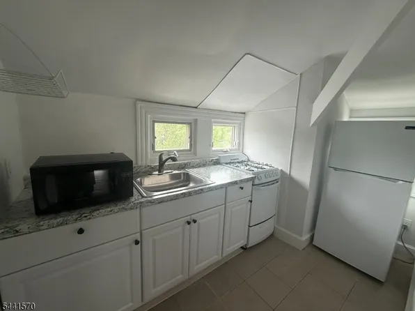 206 Bellevue Ave Suite 3, Montclair, NJ 07043