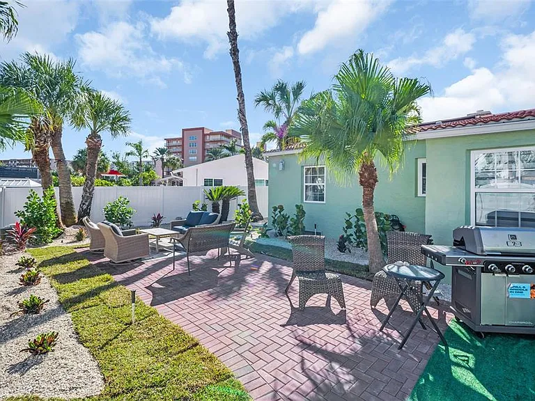 16613 Gulf Blvd — Photo 37