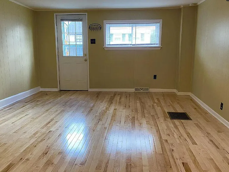 19 Walnut St — Photo 2