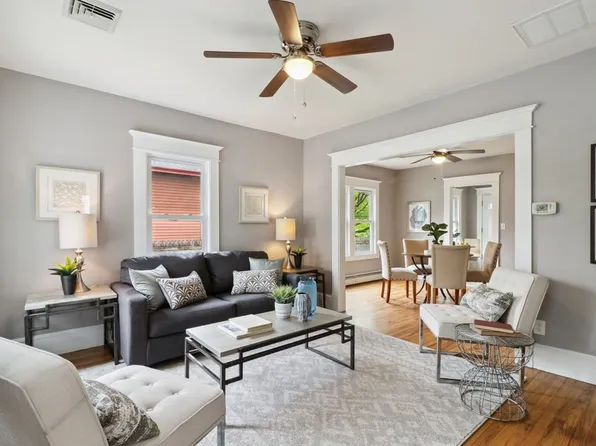 33 Crest St, Springfield, MA 01109