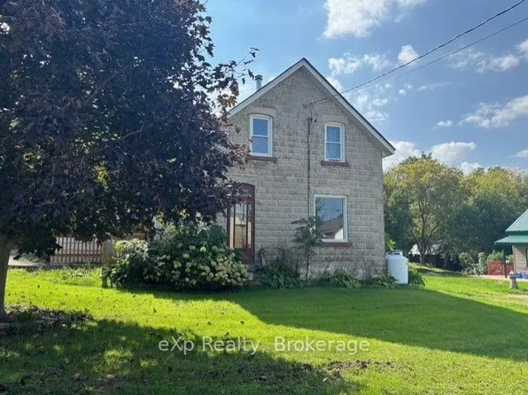 28 Queen St W, Brockton, ON N0G 1S0