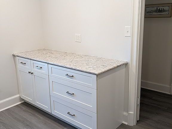 5th image of 6832 Indian Run Ct