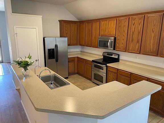 5th image of 1524 Hardy Dr