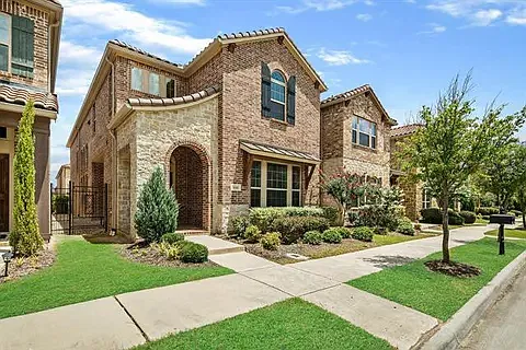4 bed, 2671 sqft, $3,300 — Photo 3