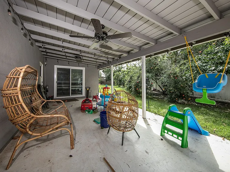 25597 Lomas Verdes St — Photo 20