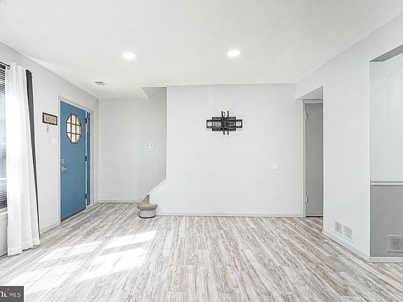 3rd image of 1719 Williamsburg Pl