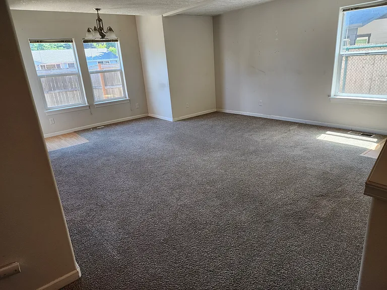 1838 Alder Dr NE — Photo 5