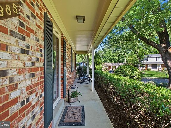 5th image of 9385 Saddlemount Ct