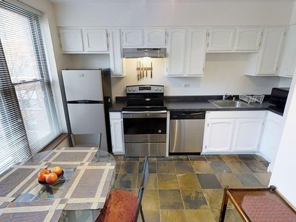 4th image of 5313 N Kenmore Ave