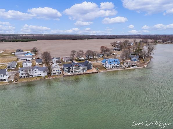 1233 N Shore Dr, Crystal, MI 48818