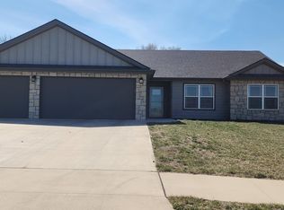 1013 Waxwing Dr, Manhattan, KS 66502