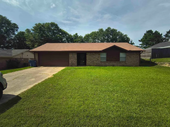 207 Yvonne Ln, Marshall, TX 75672