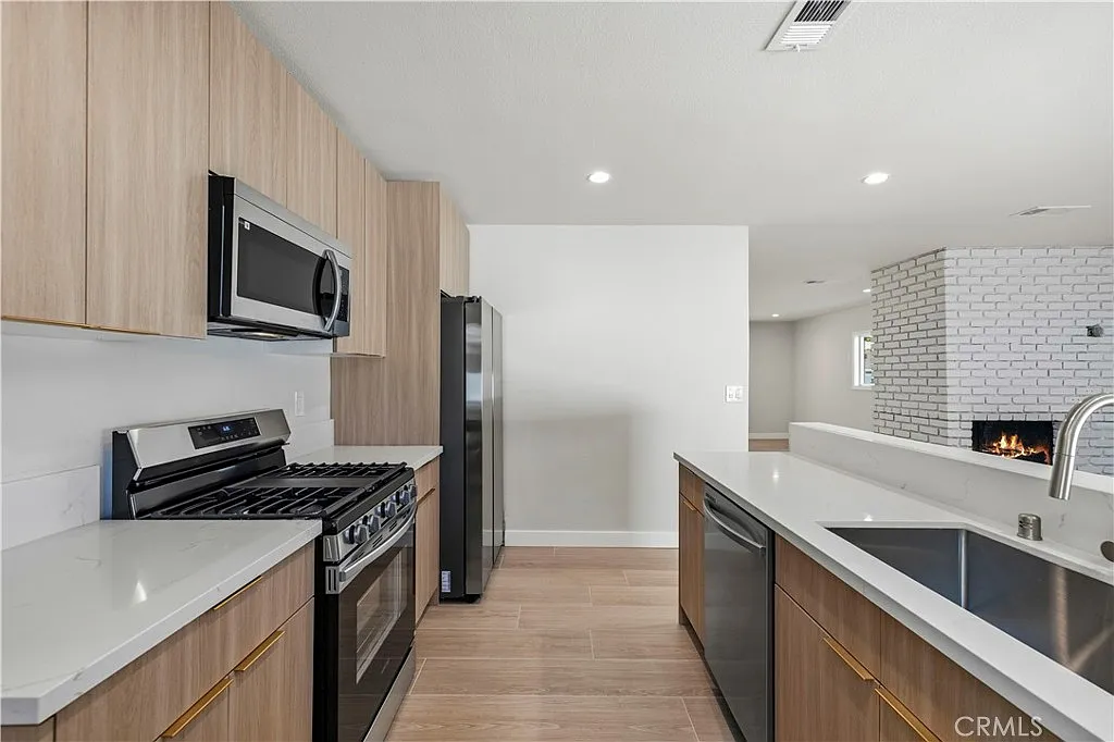 3 bed, 1570 sqft, $3,600 — Photo 4