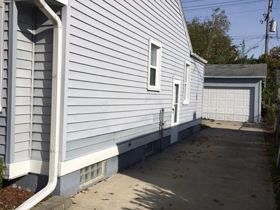 2nd image of 19367 Roscommon St
