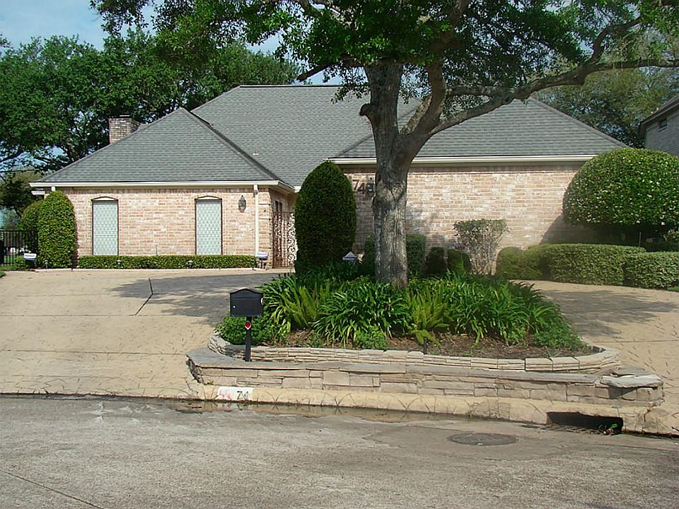 1st image of 74 Crestwood Cir