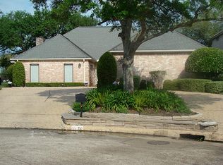 74 Crestwood Cir, Sugar Land, TX 77478