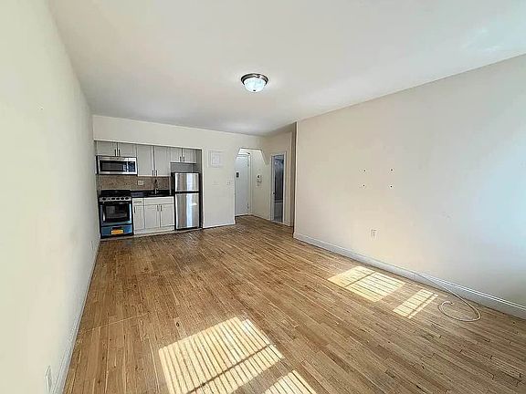 2nd image of 111 E 26th St #Ax
