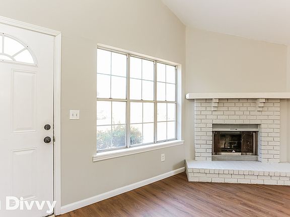 3rd image of 7784 Park Ln
