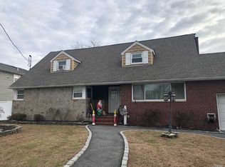 101 Lenox Rd, West Babylon, NY 11704