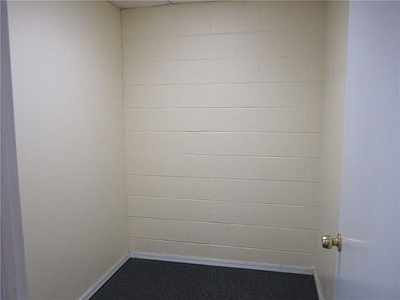 3rd image of 120 Thompson Dr