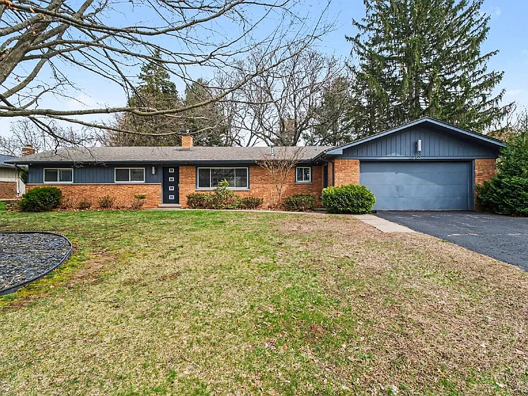 295 Nesbit Ln — Photo 2