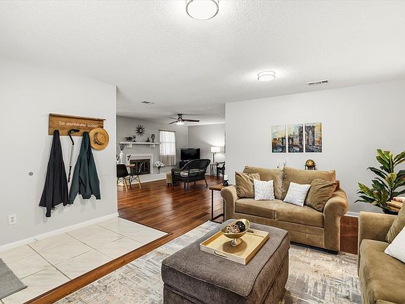 4th image of 197 SE Villas Ct APT C