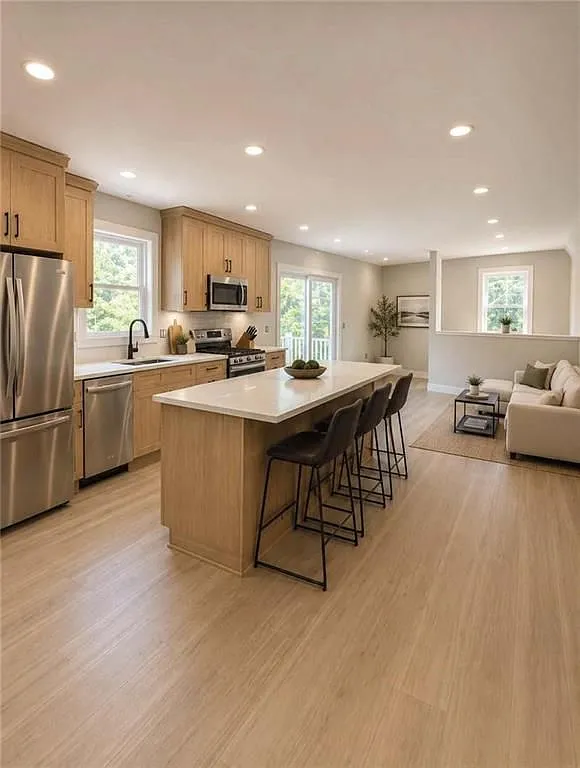 1 bed, 1.0 bath, 720 sqft, $2,250 — Photo 2