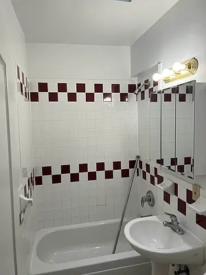 Rented by Gotham City Realty Group | media 7