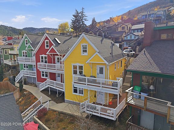 3rd image of 244 Woodside Ave #5
